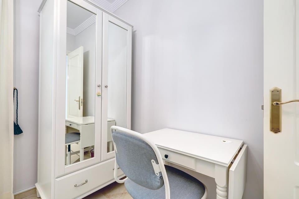 Seating area, Bedroom