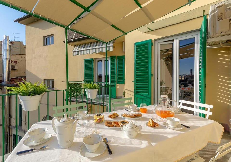 View (from property/room), Balcony/Terrace, Dining area