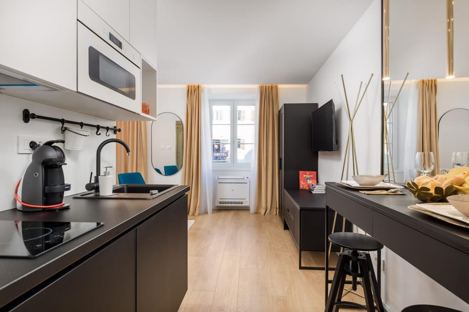 Kitchen or kitchenette, Living room, City view