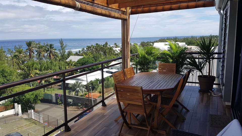 Appartement terrasse vue mer LeMaxime St Gilles les Bains Apartment in Saint-Paul