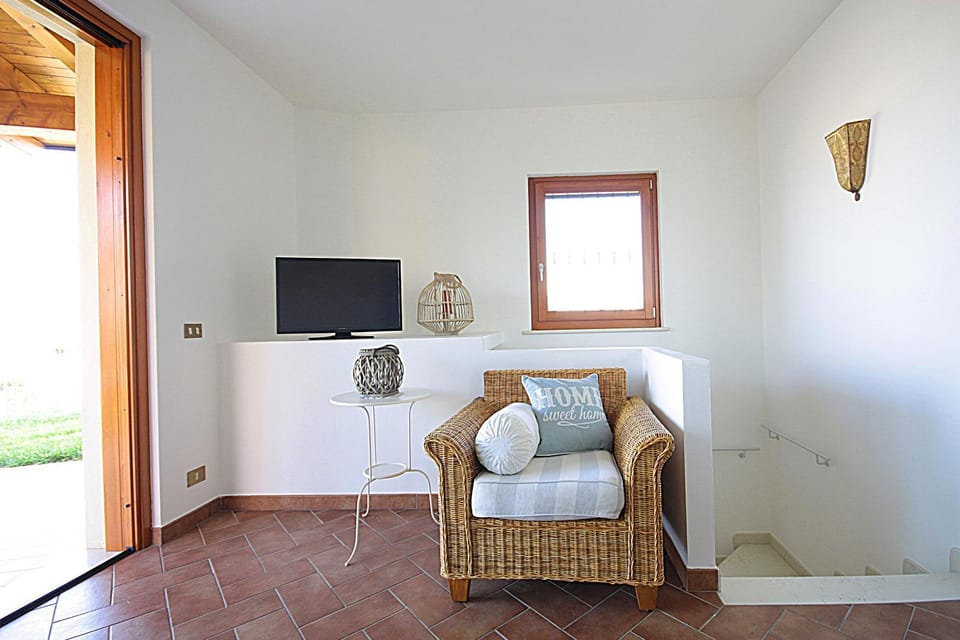 Communal lounge/ TV room, TV and multimedia, Living room, Seating area