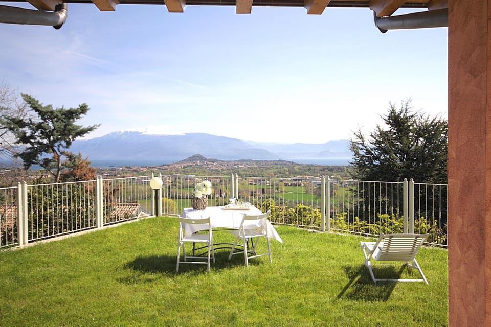 Garden, Balcony/Terrace, Garden view, Lake view, Landmark view, Mountain view, Inner courtyard view