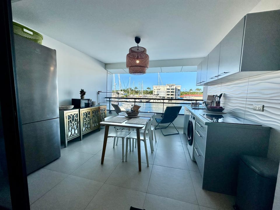 View (from property/room), Balcony/Terrace, Kitchen or kitchenette