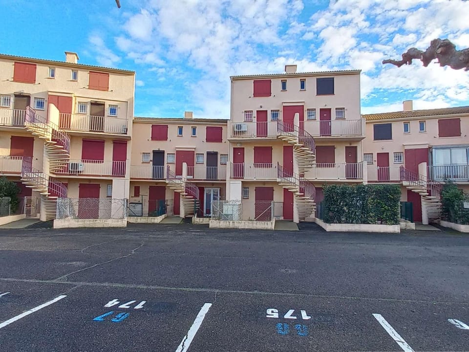 Charmant duplex rénové, climatisation, parking sécurisé - FR-1-387-162 Apartment in Marseillan