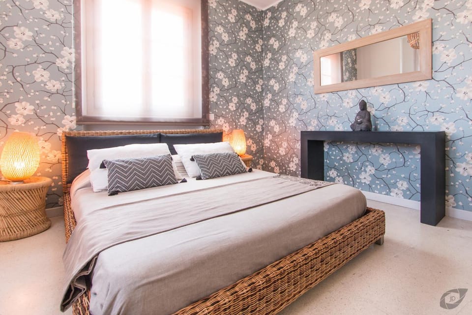 Bed, Photo of the whole room