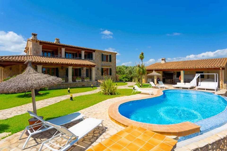 Property building, Facade/entrance, Off site, Swimming pool, sunbed