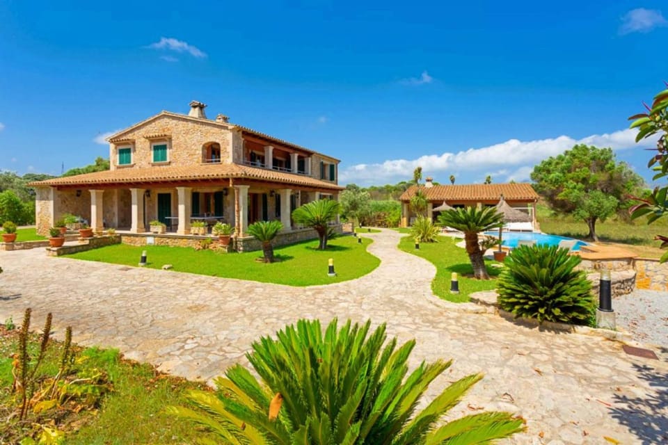 Property building, Facade/entrance, Off site, Garden, Swimming pool