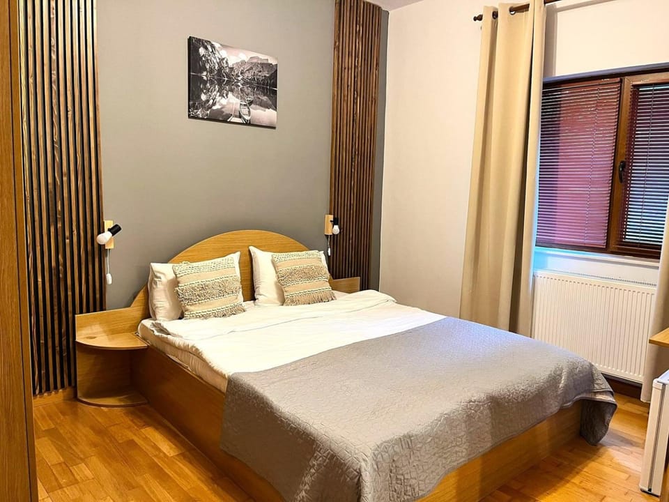 Bed, Winter, Photo of the whole room, Bedroom, heating, storage