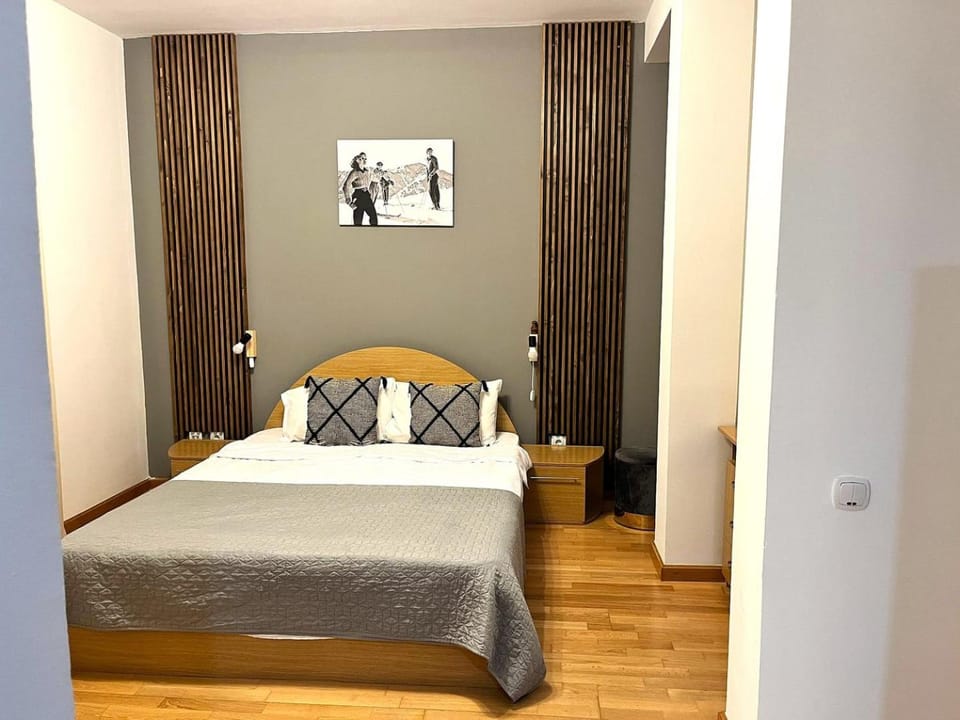Bed, Photo of the whole room, Bedroom, heating, wardrobe