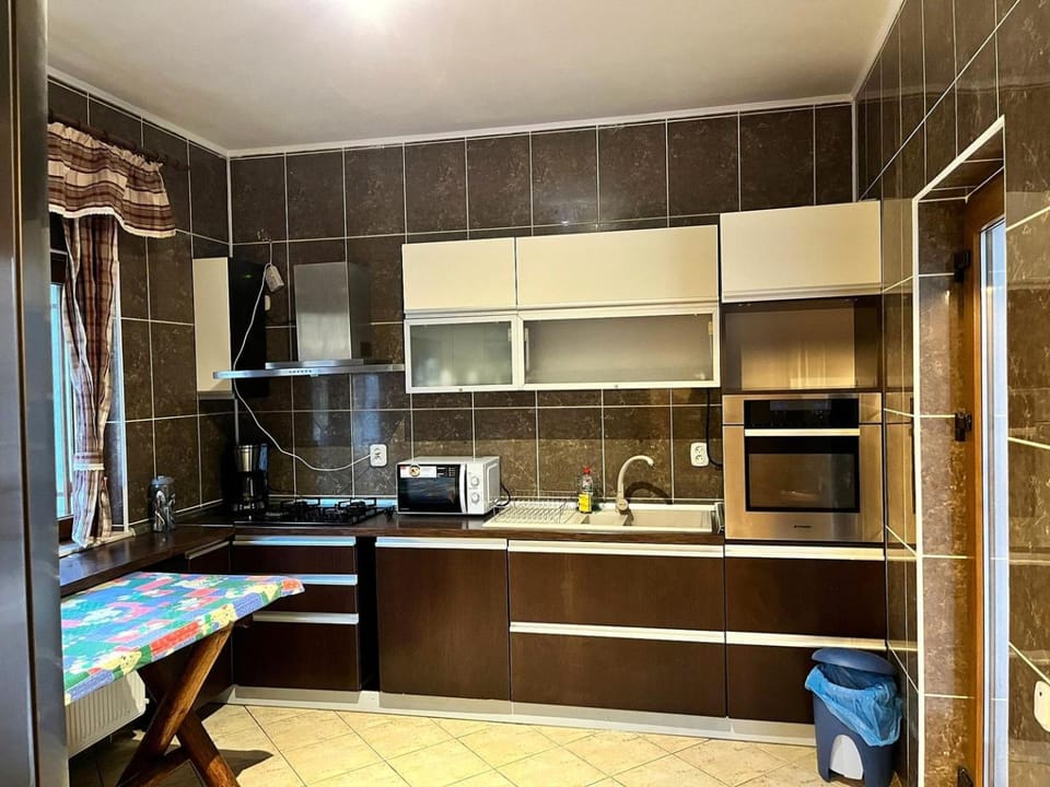 Coffee/tea facilities, Kitchen or kitchenette, Family, Family, oven, stove