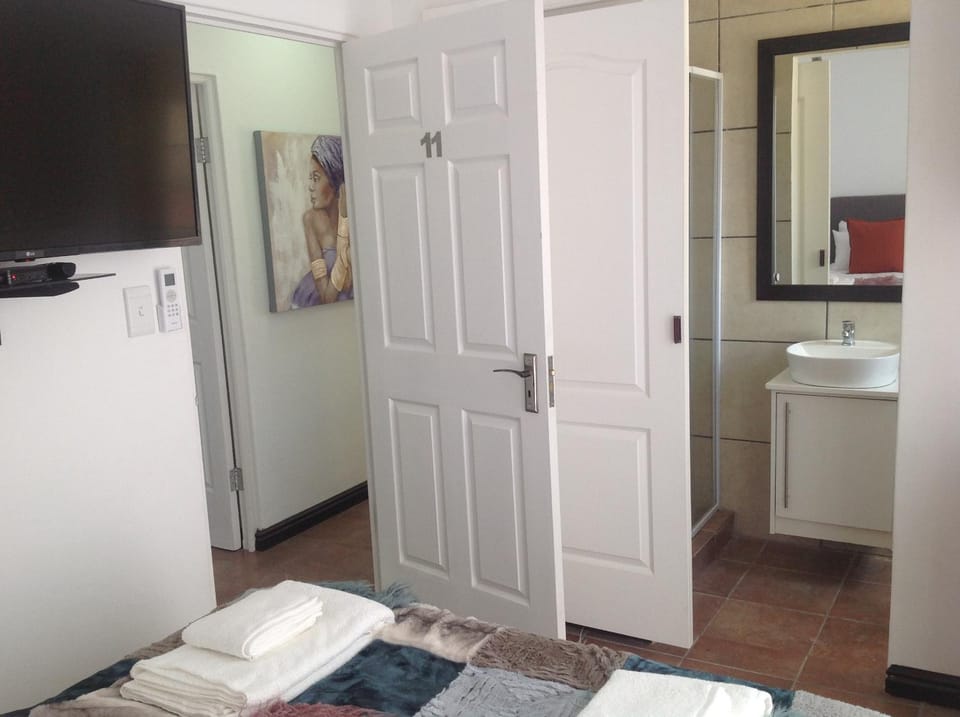 Sikelela Guest House Bed and Breakfast in Cape Town