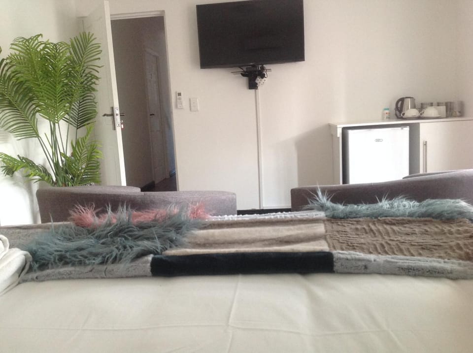 Sikelela Guest House Bed and Breakfast in Cape Town