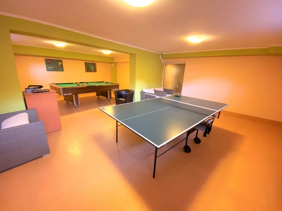 Billiard, Table tennis, Table tennis