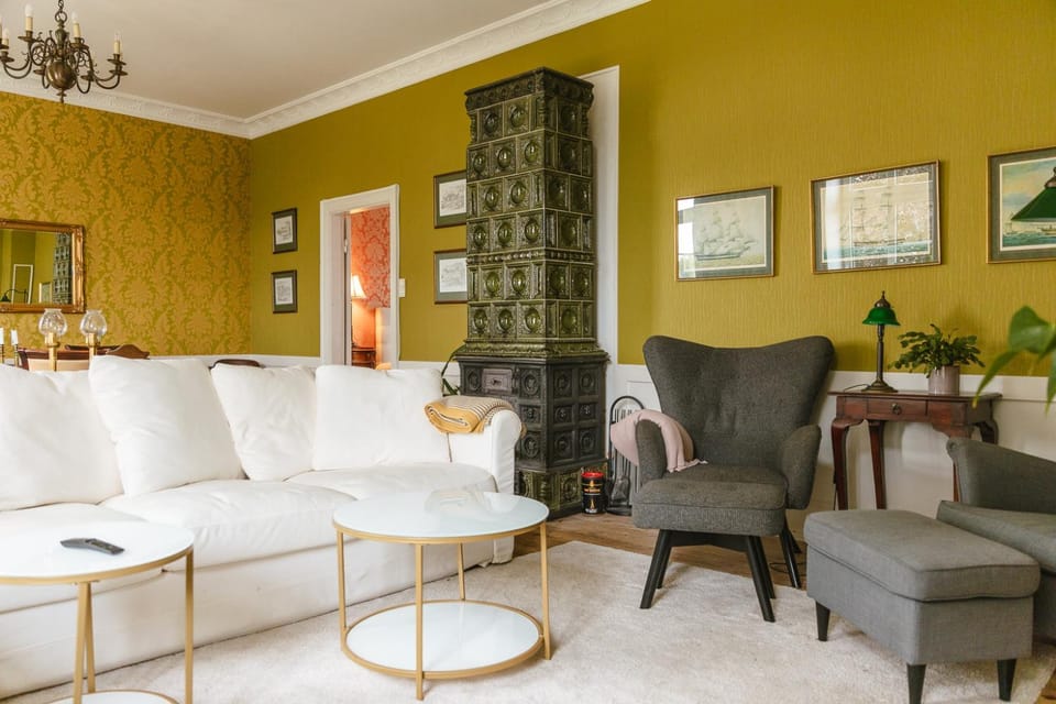 Communal lounge/ TV room, Living room