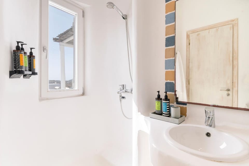Ocean Blue Villa by LLB - Beach in 6min walking Villa in Mykonos, Mikonos 846 00, Greece