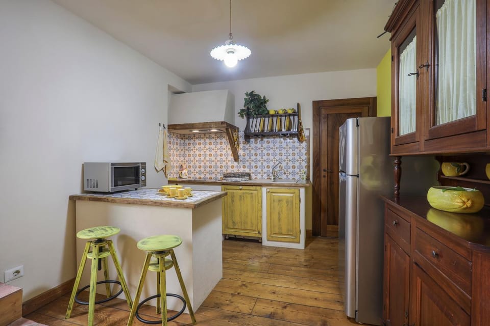 Kitchen or kitchenette, dishwasher, oven, pet friendly, stove