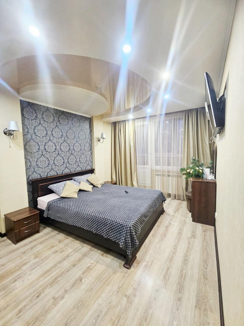Bed, TV and multimedia, Photo of the whole room, Bedroom
