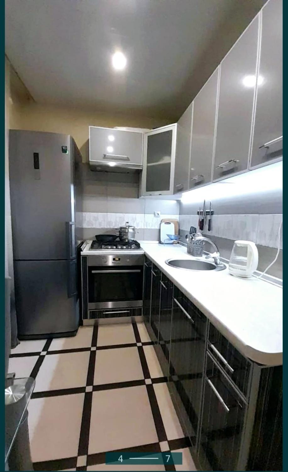 Property building, Nearby landmark, Restaurant/places to eat, Kitchen or kitchenette, Dining area, Landmark view, Landmark view, Breakfast, Location, oven, stove