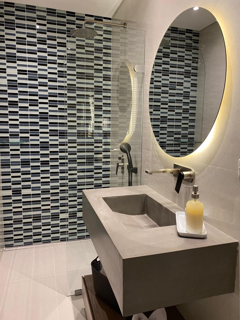 Property building, Bathroom, Swimming pool, Breakfast