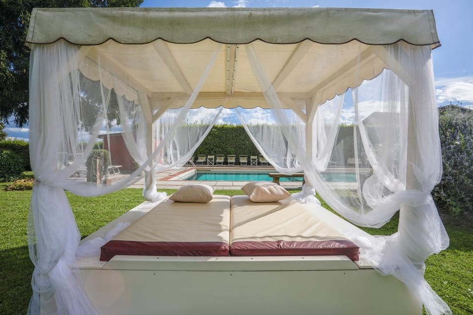Garden, sunbed
