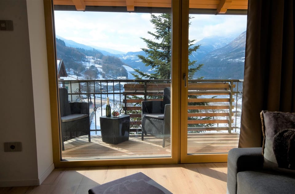 Balcony/Terrace, Mountain view