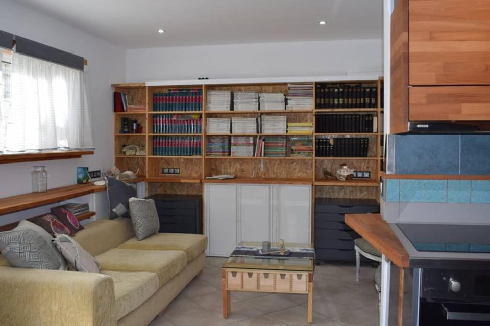 h2h Myrto #Λειτουργικό studio 30' Αθήνα, 15' Αεροδρομιο Apartment in North Athens Regional Unit, Greece