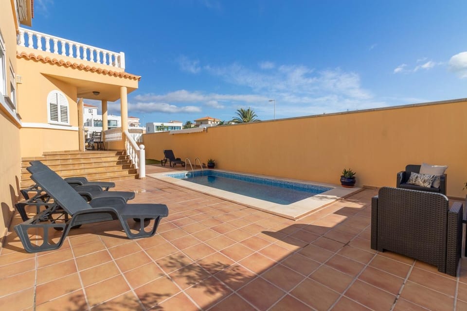 Villa Veneguera + Seaview + Pool + Garden Villa in Maspalomas