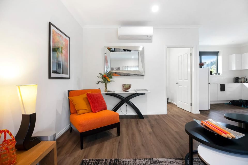 Seating area, air conditioner, air conditioner