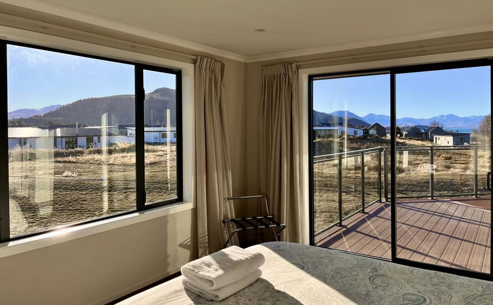 Bedroom, Lake view, Mountain view