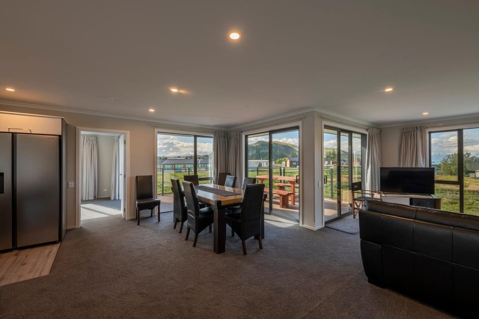 TV and multimedia, Living room, Seating area, Dining area, Lake view, Mountain view