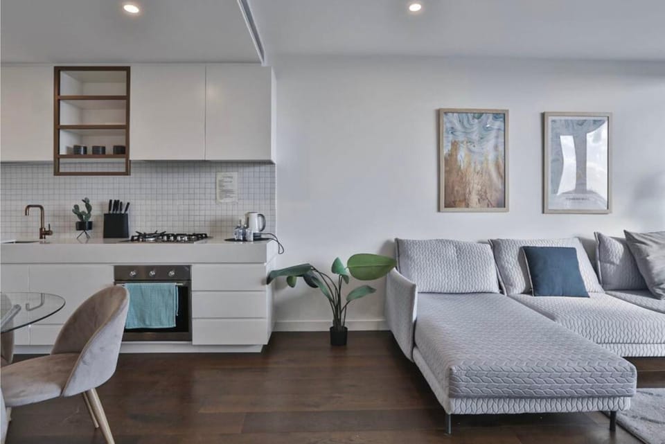 Next to 'The Glen Shopping Centre' Apartment Apartment in Glen Waverley