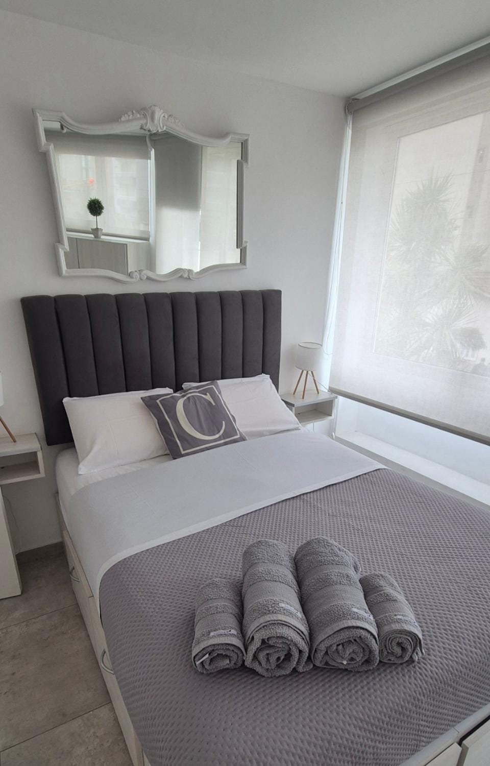Bedroom, towels