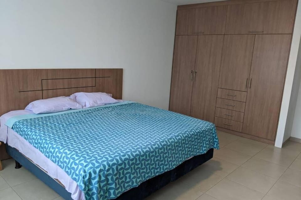 Very comfortable family apartment on Salinas Beach Super fast internet Apartment in Salinas