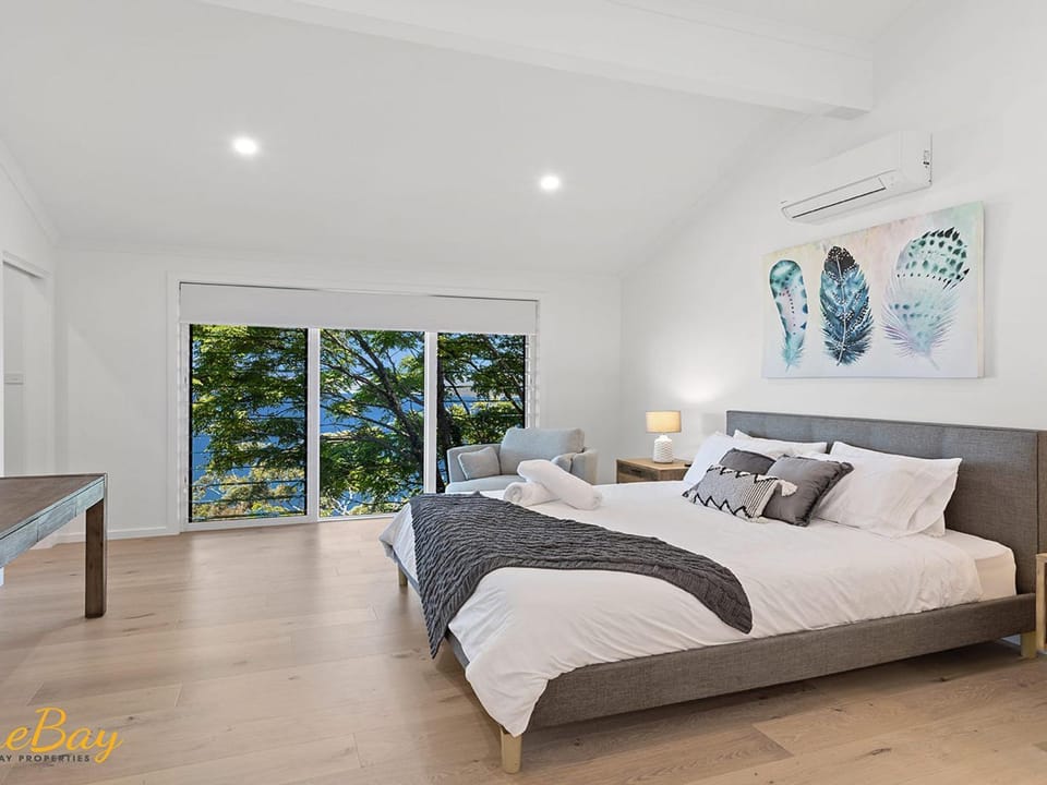 Bed, Photo of the whole room, Bedroom, Sea view