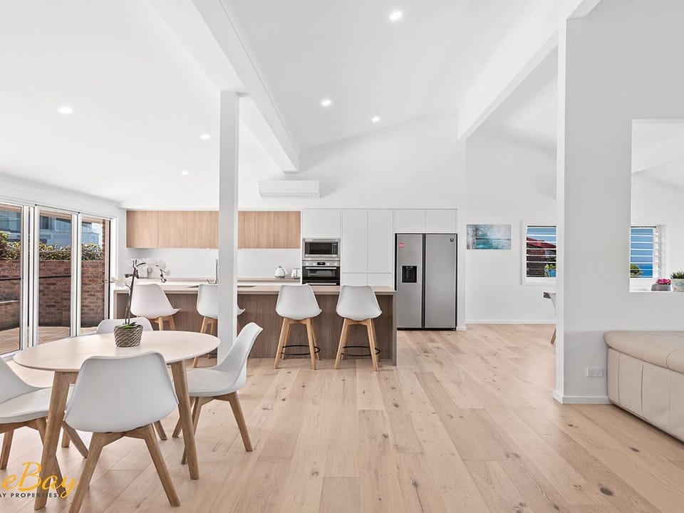 Dining area, kitchen