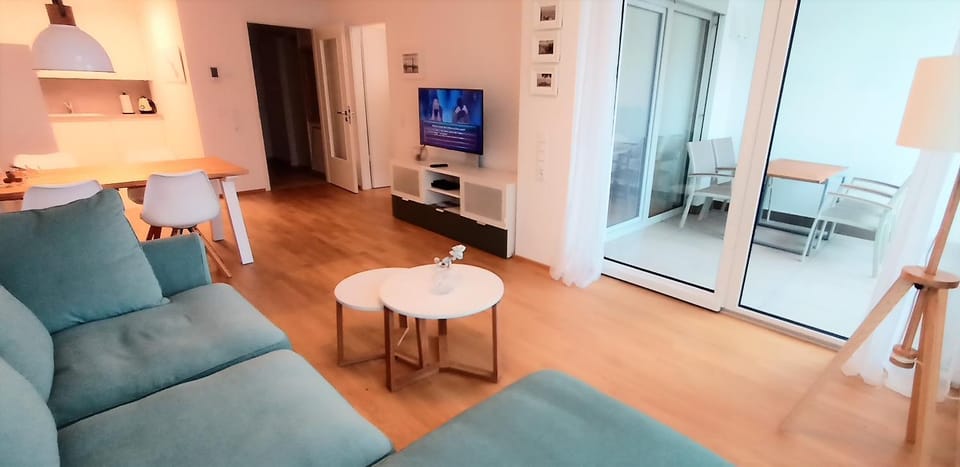 TV and multimedia, Balcony/Terrace, Kitchen or kitchenette, Living room, Seating area, Dining area