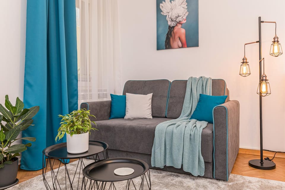 Seating area, Bedroom