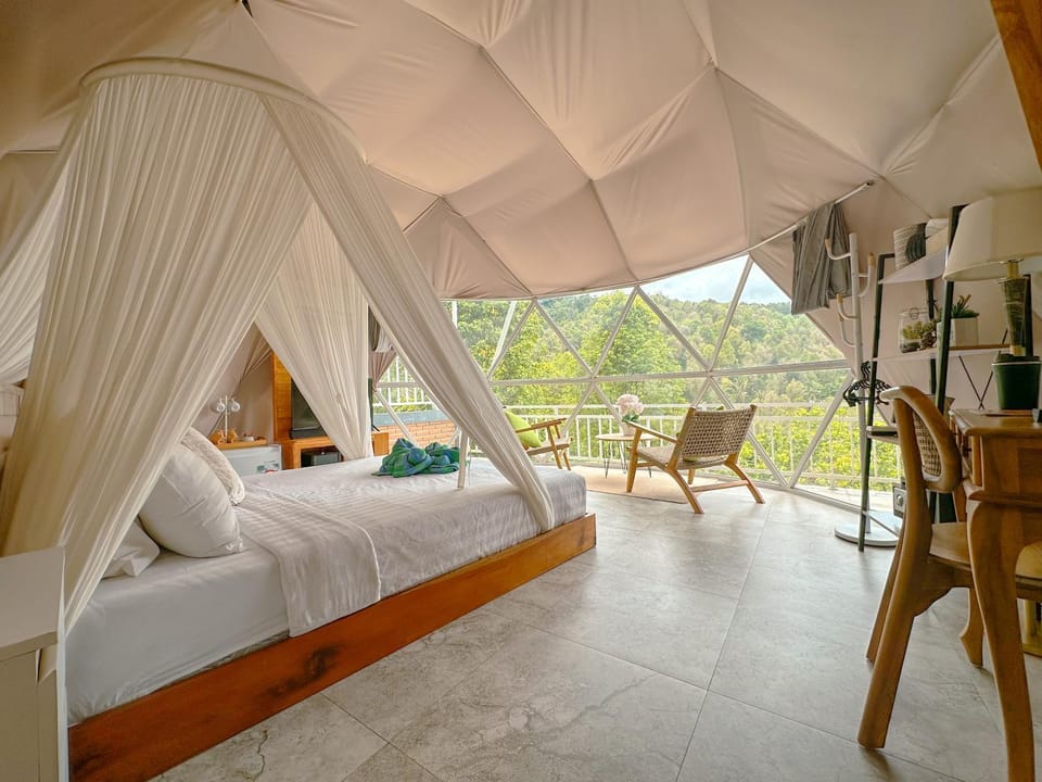 Bedroom, Mountain view