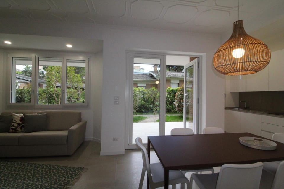 Living room, Seating area, Dining area, Garden view