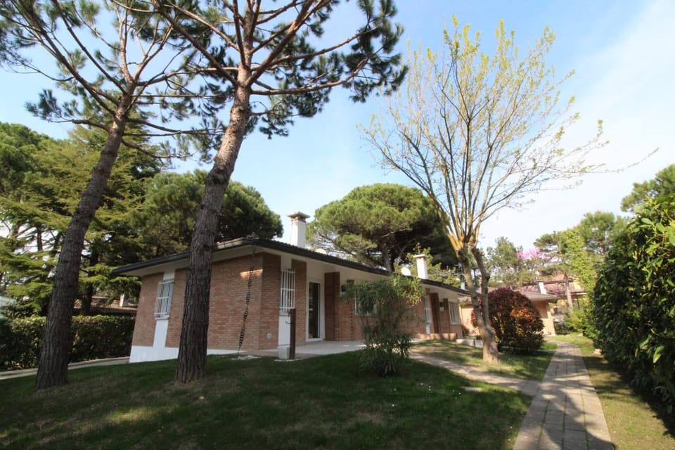 Facade/entrance, Garden