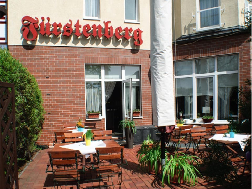 Restaurant/places to eat, Balcony/Terrace