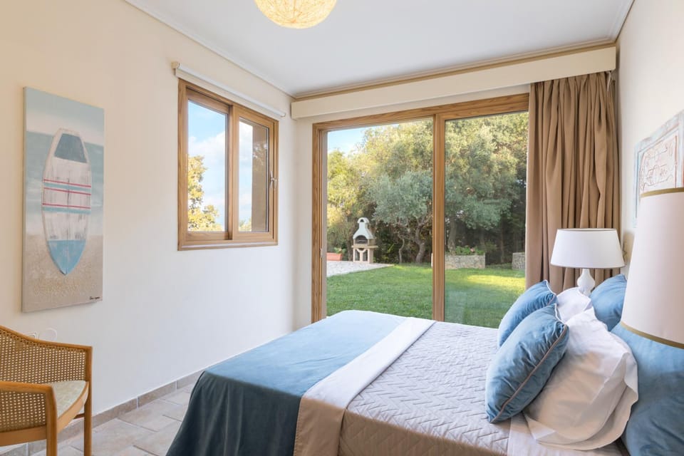 Bed, Bedroom, Garden view