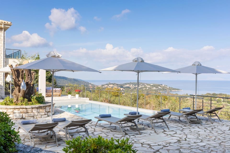 Natural landscape, View (from property/room), Sea view, Swimming pool, sunbed