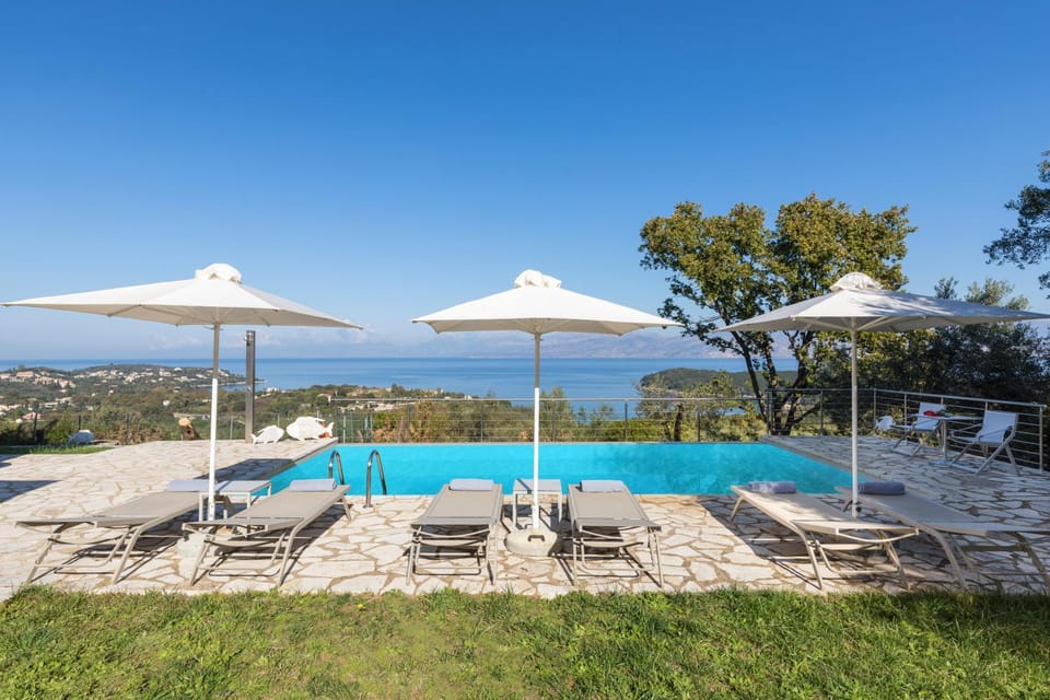 Patio, Day, Sea view, Swimming pool, sunbed