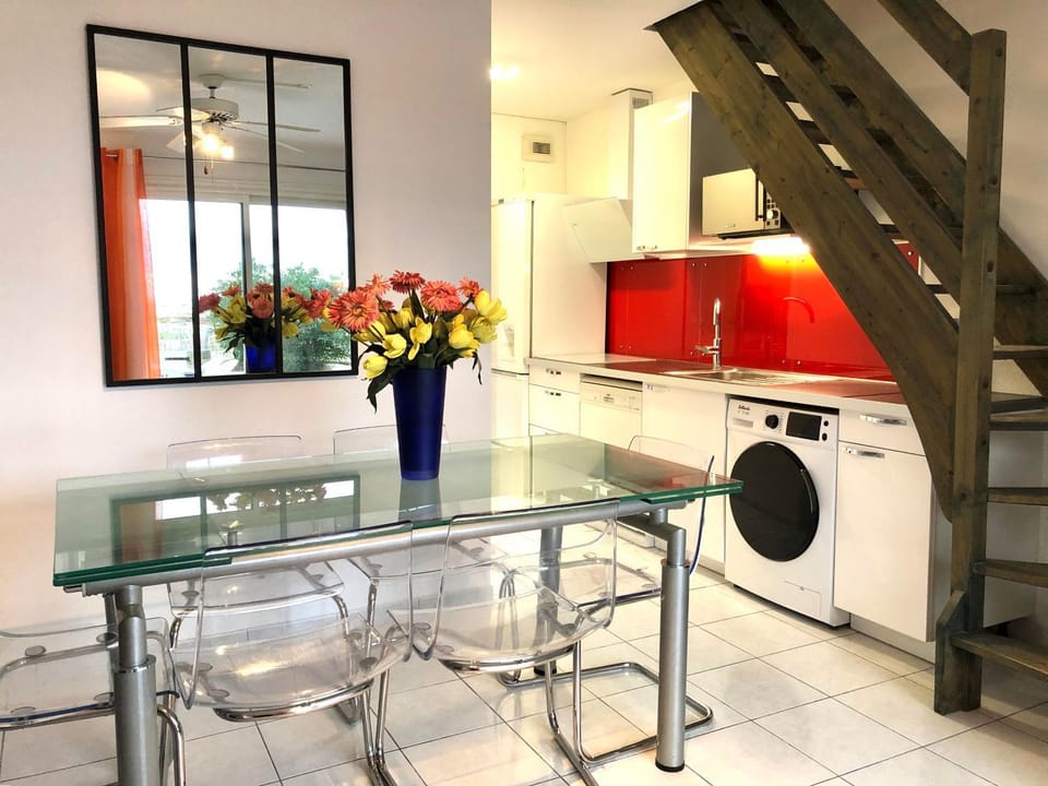 Kitchen or kitchenette, Living room