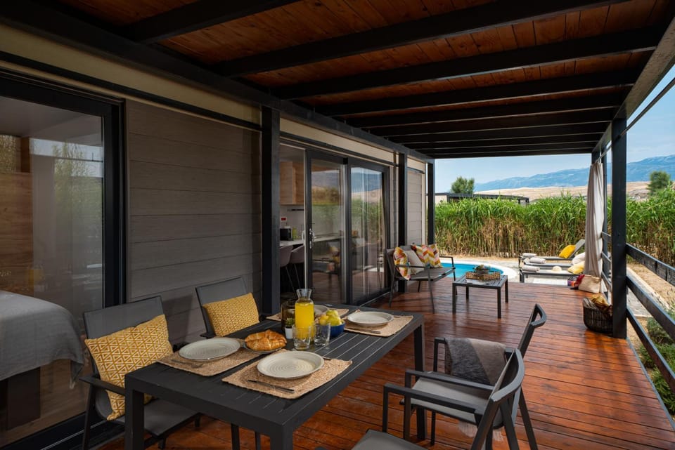 Property building, Swimming pool