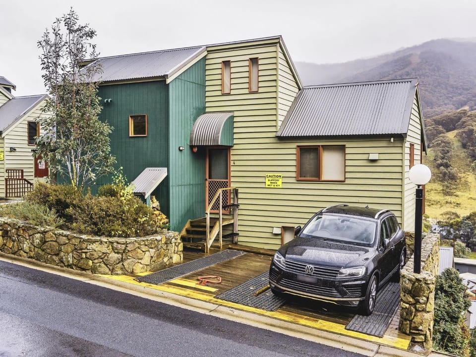 Property building, Street view