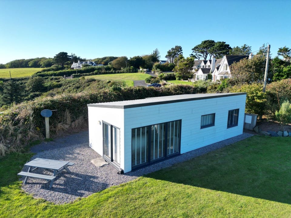 Property building, Patio, Day, Natural landscape, Seating area, Garden view