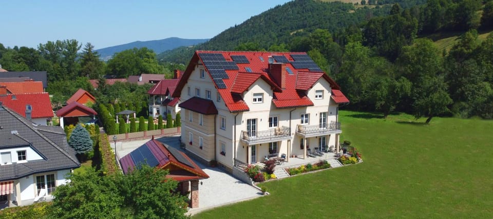 Property building, Spring, Day, Natural landscape, Bird's eye view, Mountain view