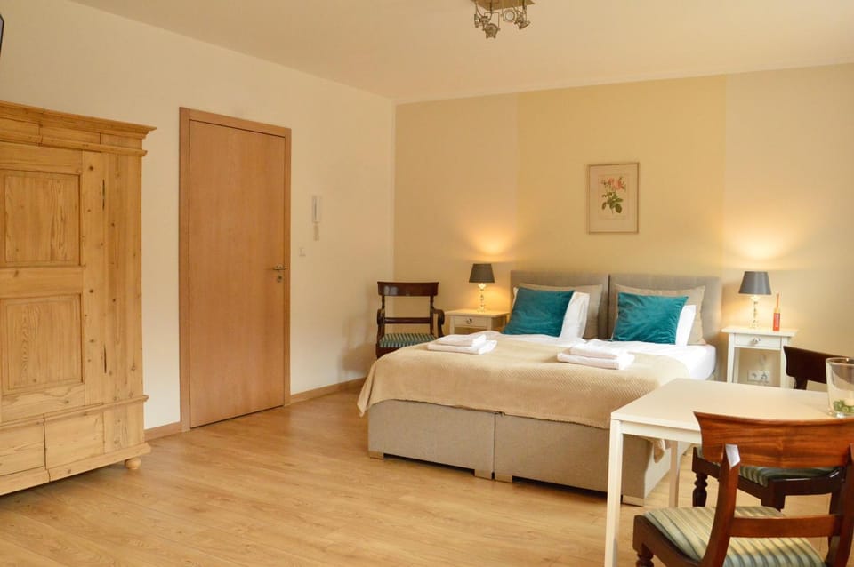 Bed, Photo of the whole room, Seating area, Bedroom, wardrobe